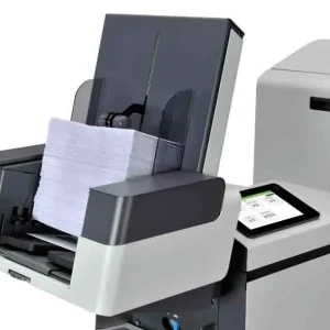 Ensobradora modular compacta de sobremesa.