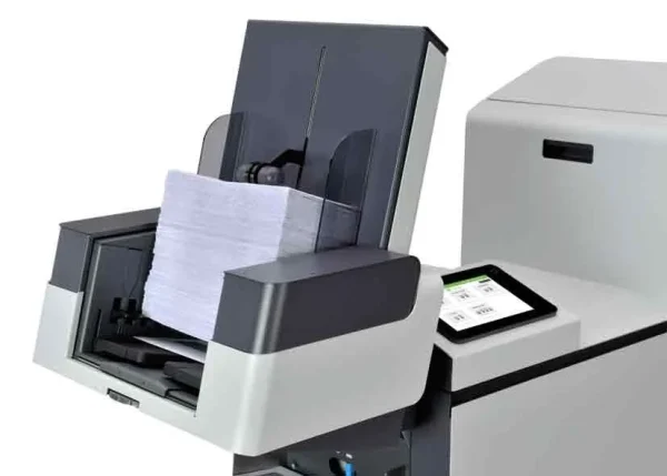 Ensobradora modular compacta de sobremesa.